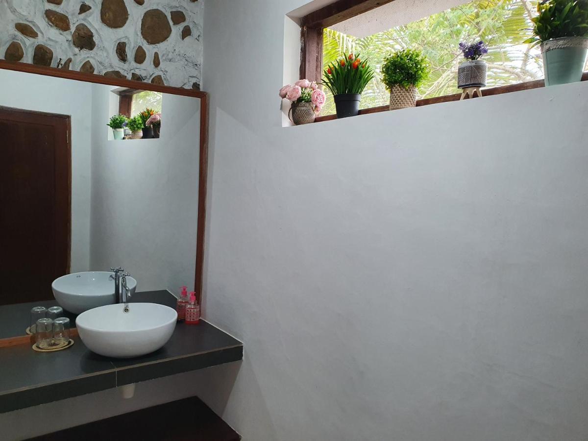 Amban Beach House Manokwari Ngoại thất bức ảnh